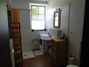 Unclassified image, 3 of 18, button