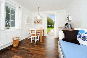 Unclassified image, 3 of 32, button