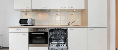 Réfrigérateur, micro-ondes, four, lave-vaisselle