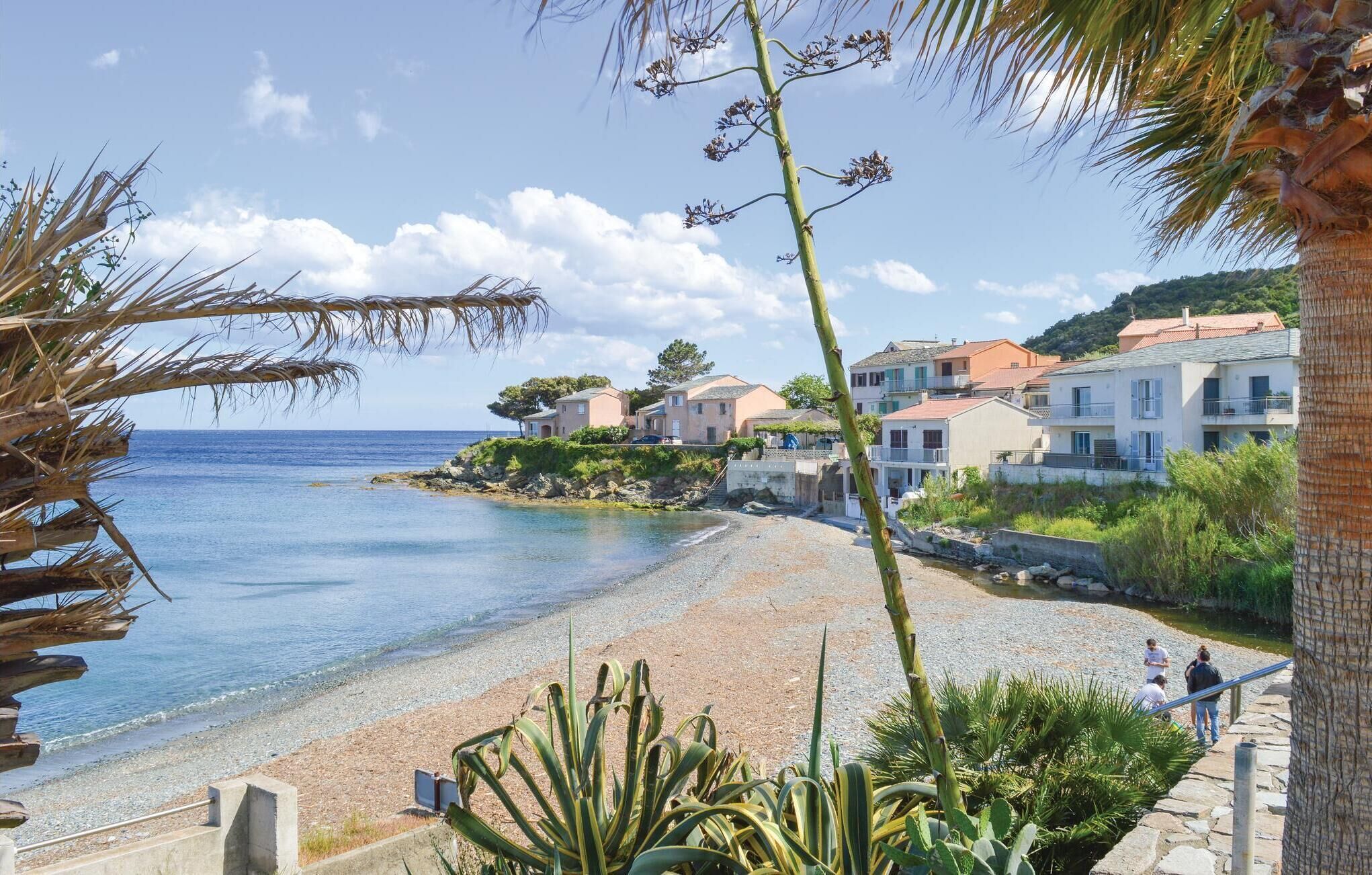 Nær stranden og fisking