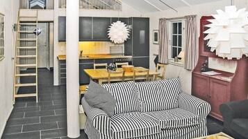 Fernseher, Kamin, DVD-Player