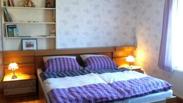 2 bedrooms, travel crib, WiFi, bed sheets