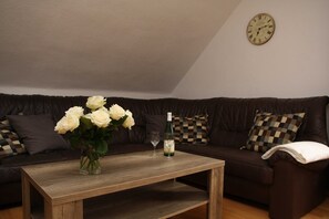 TV - Vacation apartment Zum Erlau (Vöhl)