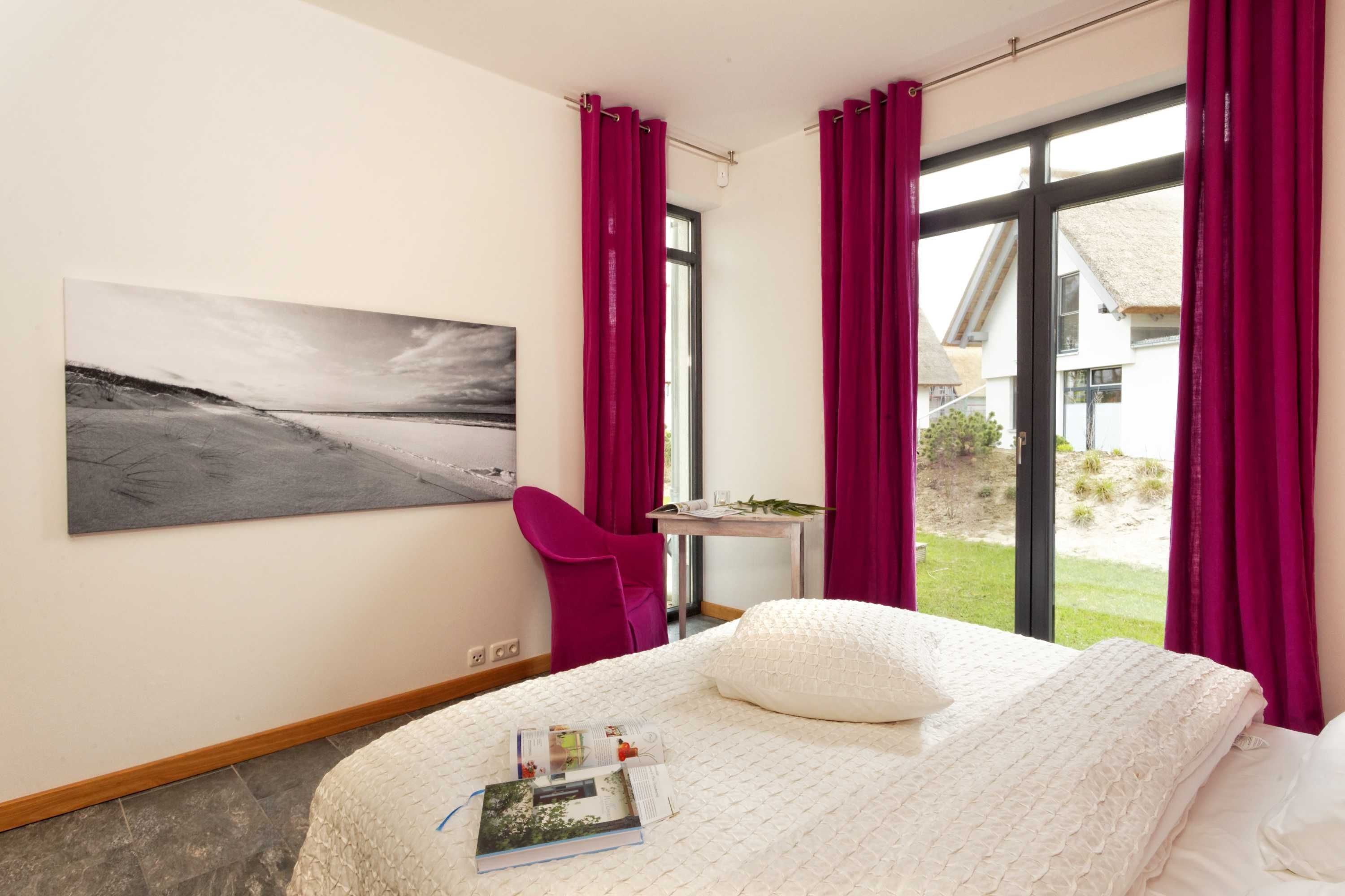 3 bedrooms, in-room safe, iron/ironing board, travel cot