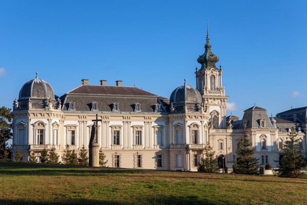 A large, historic building with multiple domes and a prominent tower.