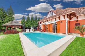 Pool - Holiday home with outdoor pool and air conditioning (Balatonberény)