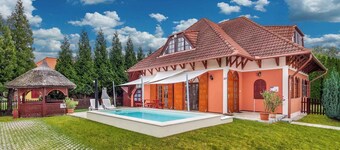 Holiday home with outdoor pool and air conditioning
