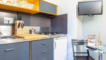 Frigorifero, piano cottura, freezer