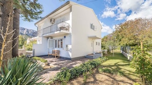 Exterior - Holiday apartment with garden and air conditioning (Baška)