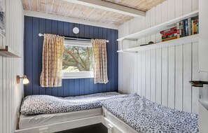 4 bedrooms, travel crib, free WiFi