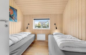 4 bedrooms, travel cot, free WiFi
