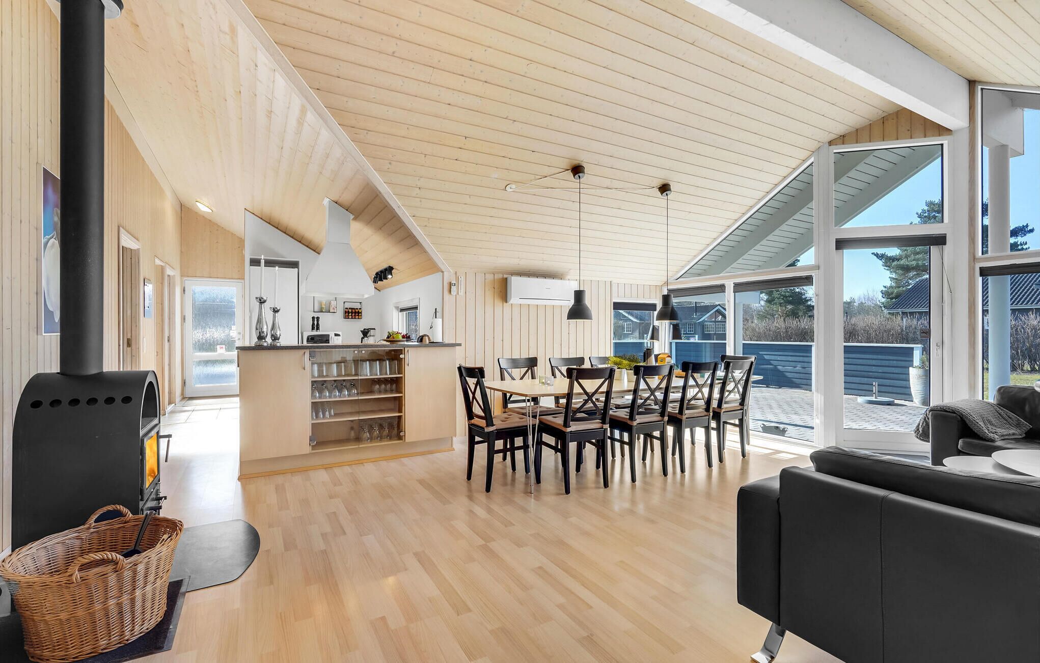 TV, fireplace, DVD player, table tennis