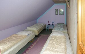 5 bedrooms, travel cot, free WiFi