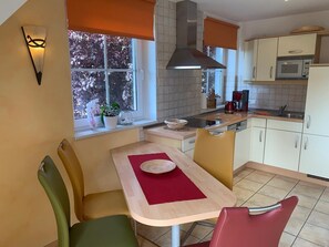 Kühlschrank, Mikrowelle, Geschirrspüler