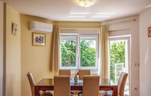 Dining - Gorgeous home in Vinjani Donji (Vinjani Donji)