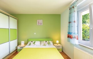 4 bedrooms, travel cot, free WiFi, bed sheets - Beautiful home in Vinjani Donji (Vinjani Donji)