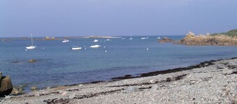 Beautiful home in Kerbors with kitchen