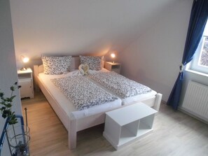 2 bedrooms, travel crib, WiFi - VO 5; 3-space; 1ST FLOOR; Balcony; 58m² - Gästehaus Vogelsang (Sierksdorf)