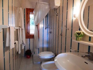Shower, bidet - Holiday apartment with terrace and in a quiet location (Porto Istana)