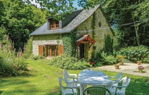 Lovely home in Guern with WiFi