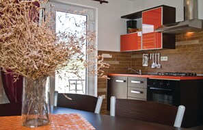 Fridge, stovetop, coffee/tea maker