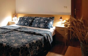 3 bedrooms, travel cot, free WiFi, bed sheets