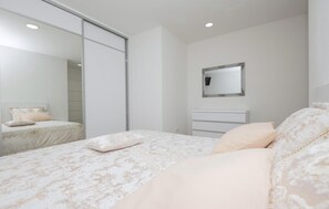 6 Schlafzimmer, Reisekinderbett, kostenloses WLAN, Bettwäsche