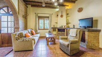 Een open haard en een dvd-speler