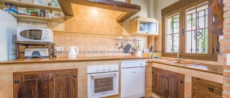 Kühlschrank, Herdplatte, Geschirrspüler