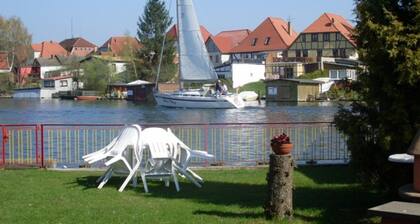 Ferienwohnung direkt am Malchower See - zentrale Ferienwohnung mit hauseigener