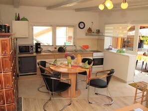 Kühlschrank, Mikrowelle, Ofen, Hochstuhl