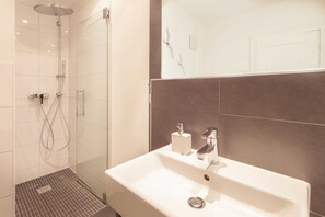Douche, sèche-cheveux