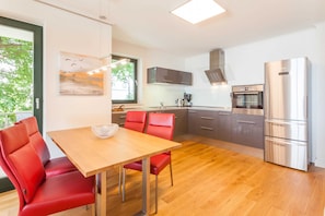 Kühlschrank, Mikrowelle, Ofen, Geschirrspüler