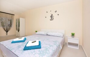4 bedrooms, travel cot, free WiFi, bed sheets