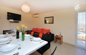 Dining - Amazing home in Lecevica (Lecevica)