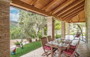 تناول الطعام بالخارج