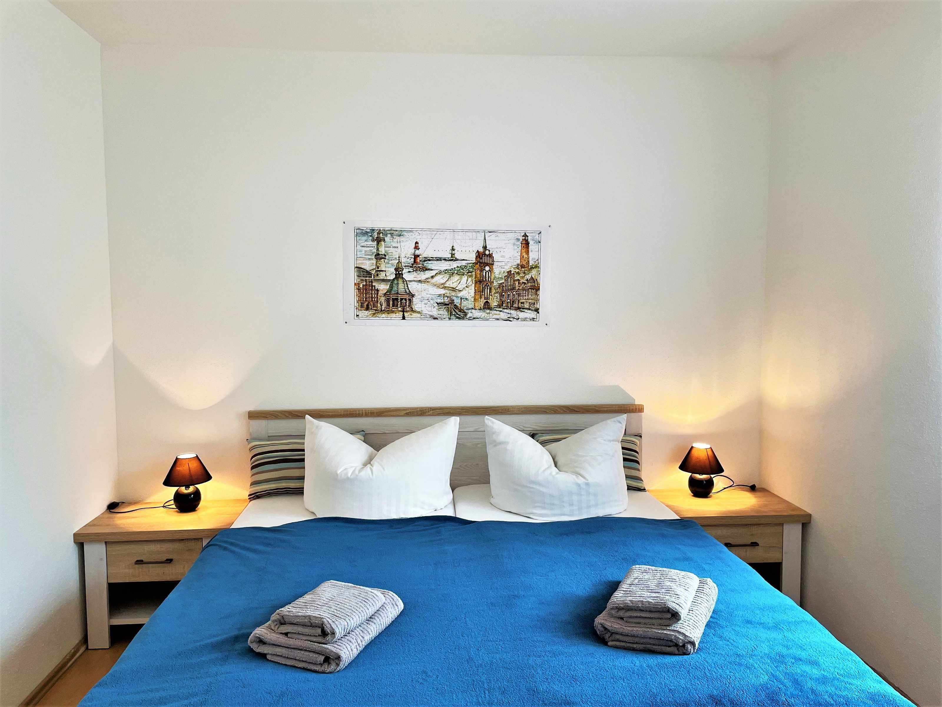 2 bedrooms, travel crib, bed sheets, wheelchair access