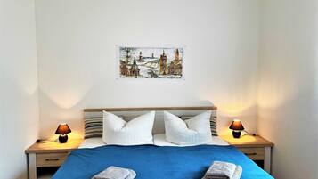 2 bedrooms, travel crib, bed sheets, wheelchair access