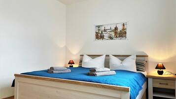 2 bedrooms, travel crib, bed sheets, wheelchair access