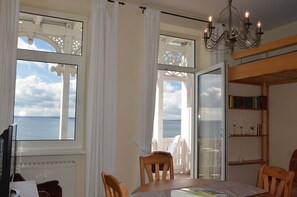 Luokittelematon kuva, 5 kautta 12, painike