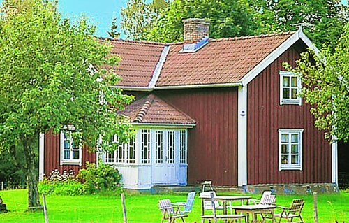 2 bedroom lovely home in Malmbäck