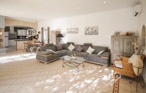 TV, fireplace - Awesome home in Fayence with private swimming pool, can be inside or outside (Fayence)
