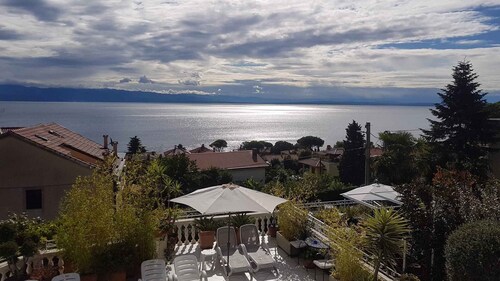 Holiday apartment with sea view