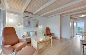 TV - 2 bedroom awesome home in Henne (Henne)