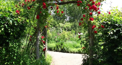 Teachers Home / Family accommodation - gardeners house