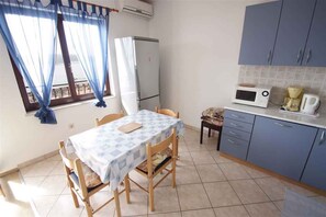 Dining - Holiday apartment with balcony and air conditioning (Crikvenica)