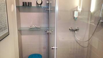 Haartrockner, HandtĂŒcher, Seife