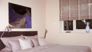 2 Schlafzimmer, Reisekinderbett, WLAN, BettwÀsche