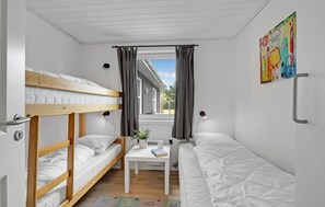 3 bedrooms, travel crib, free WiFi
