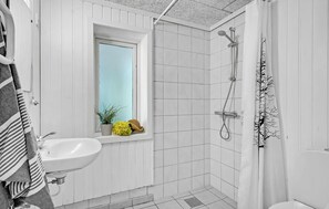 Shower - Pet friendly home in Blåvand with sauna (Blåvand)
